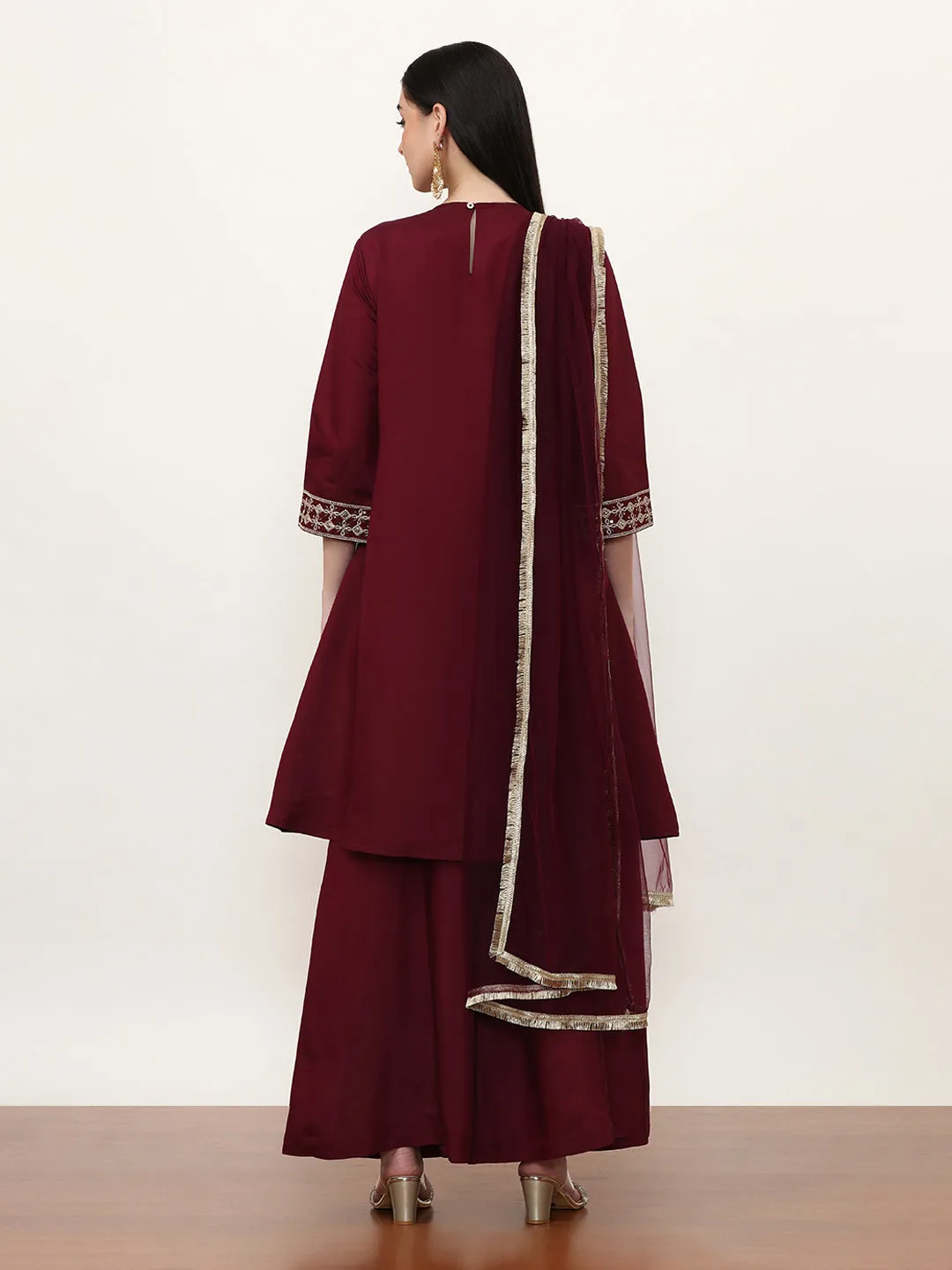 Embroidered Silk Blend Ethnic Motifs Kurta Sets With Net Dupatta