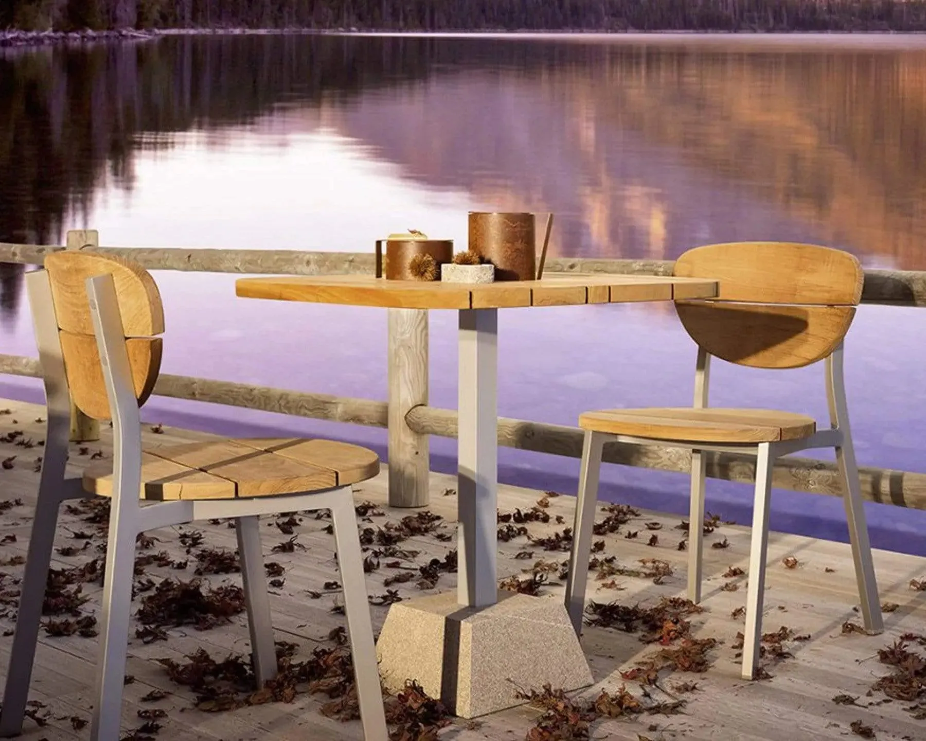 InOut 137 Table