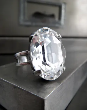 MODERN CLASSIC - Oval Clear Crystal Ring