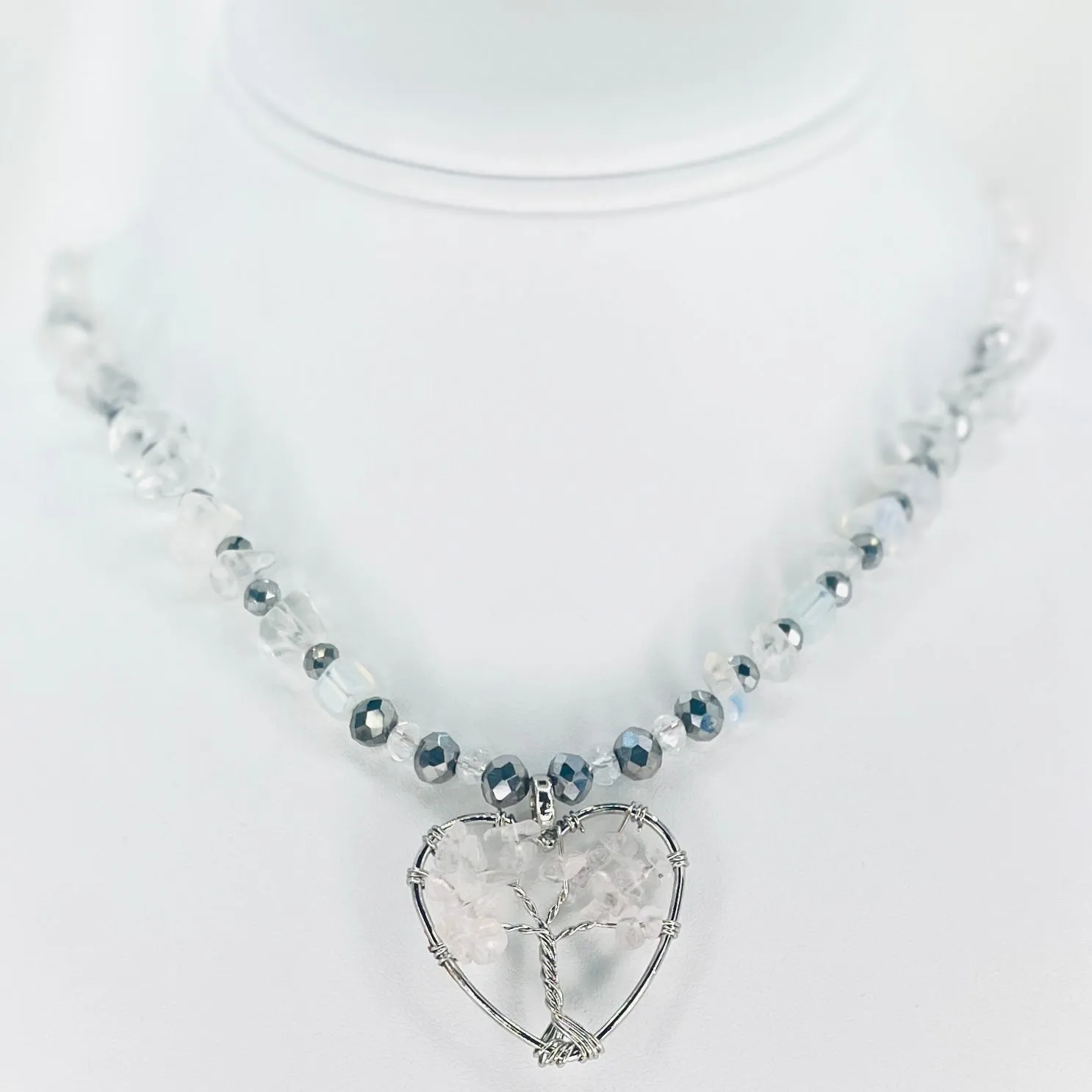 White Gemstone Tree – A Symbol of Purity and Tranquility